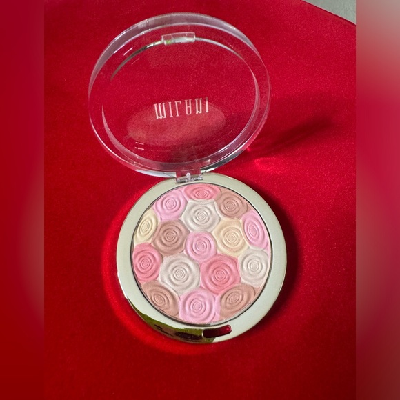 Milani Face powder Beauty Touch 03 brand new - Picture 2 of 5